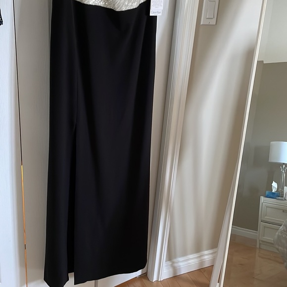 Formal long gown - Picture 2 of 5